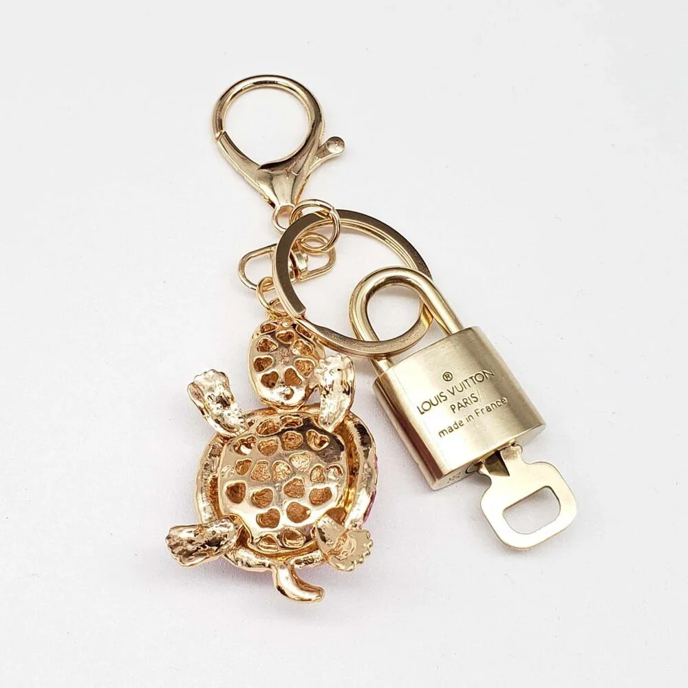 LV Authentic Gold Lock & Key 🔑 Luxury Bag Charm w/ Unbranded Turtle Keychain - Picture 3 of 8